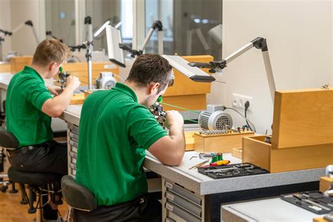 ausbildung bei rolex erfahrungen|Eigene Talentschmiede: Rolex Deutschland eröffnet .